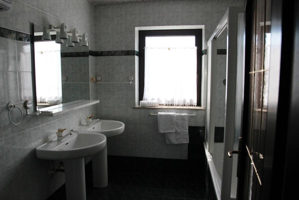 Lake House Apartment メドヴォデ エクステリア 写真
